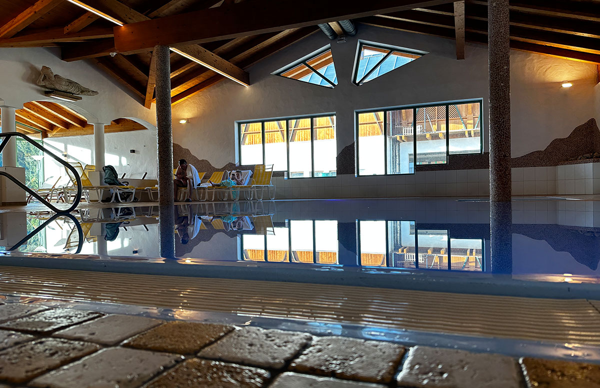 Familotel-Landgut-Furtherwirt-in-Kirchdorf-Tirol-poolbereich2