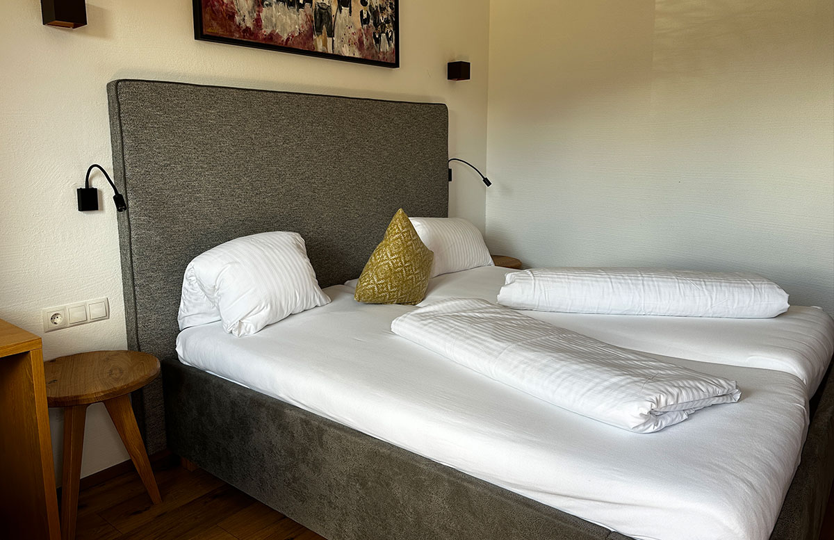 Familotel-Landgut-Furtherwirt-in-Kirchdorf-Tirol-schlafzimmer