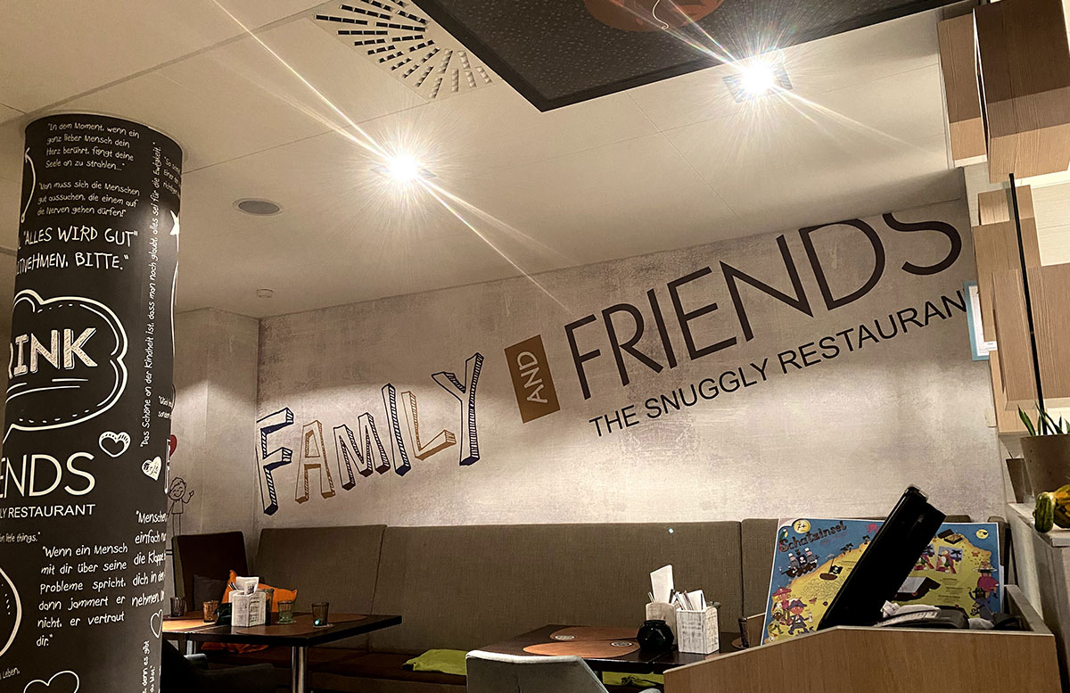 Family-and-friends-das-kinderfreundliche-Familienlokal-in-Wien-eingang