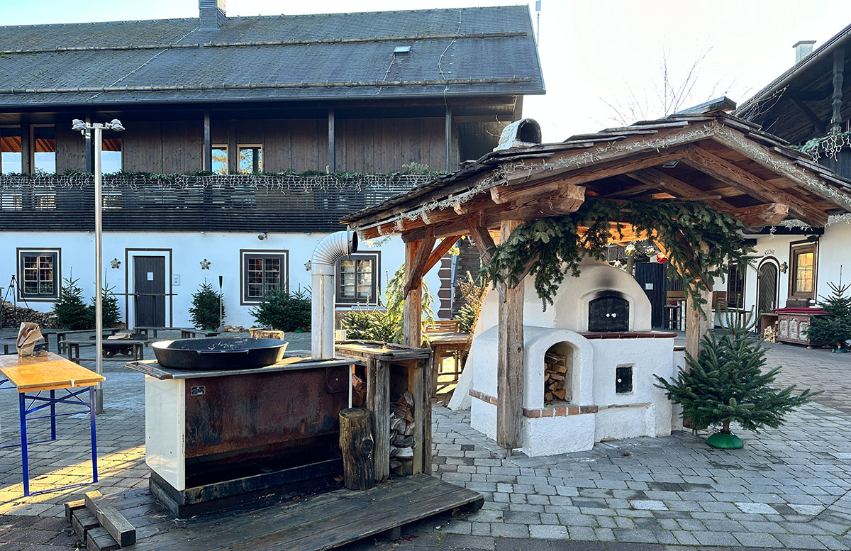 Feriendorf-Dorf-SCHÖNLEITN-beim-Faaker-See--dorfplatz