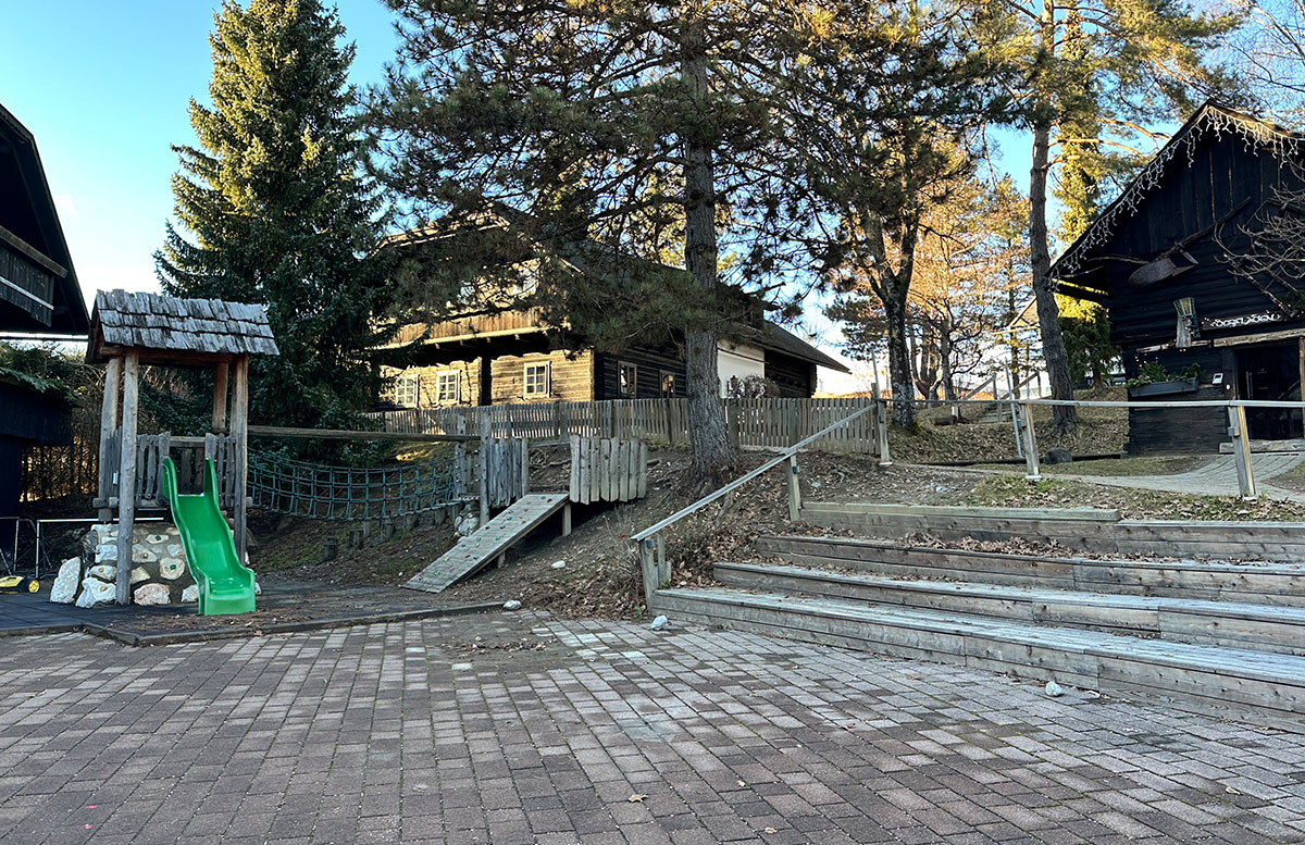 Feriendorf-Dorf-SCHÖNLEITN-beim-Faaker-See--spielplatz