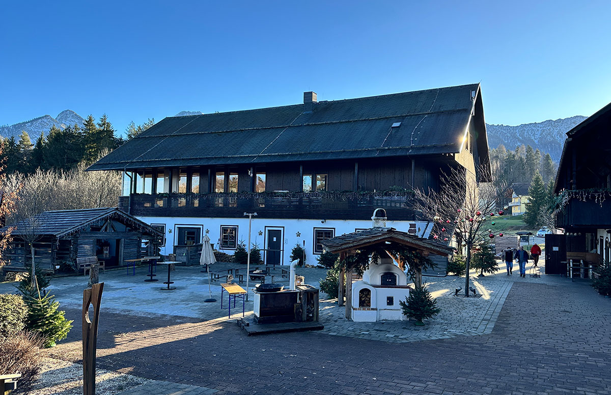 Feriendorf-Dorf-SCHÖNLEITN-beim-Faaker-See-von-oben