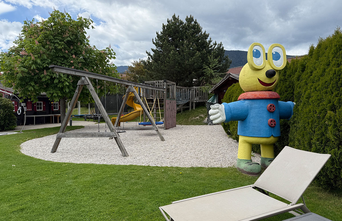 Ferienwelt-kesselgrub--spielplatz-draussen