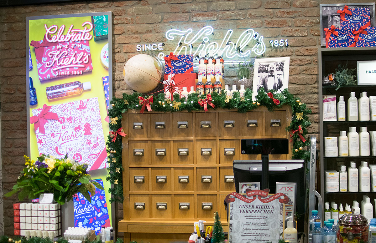 Friendsgiving mit Kiehl's - Geschenke richtig einpacken theke