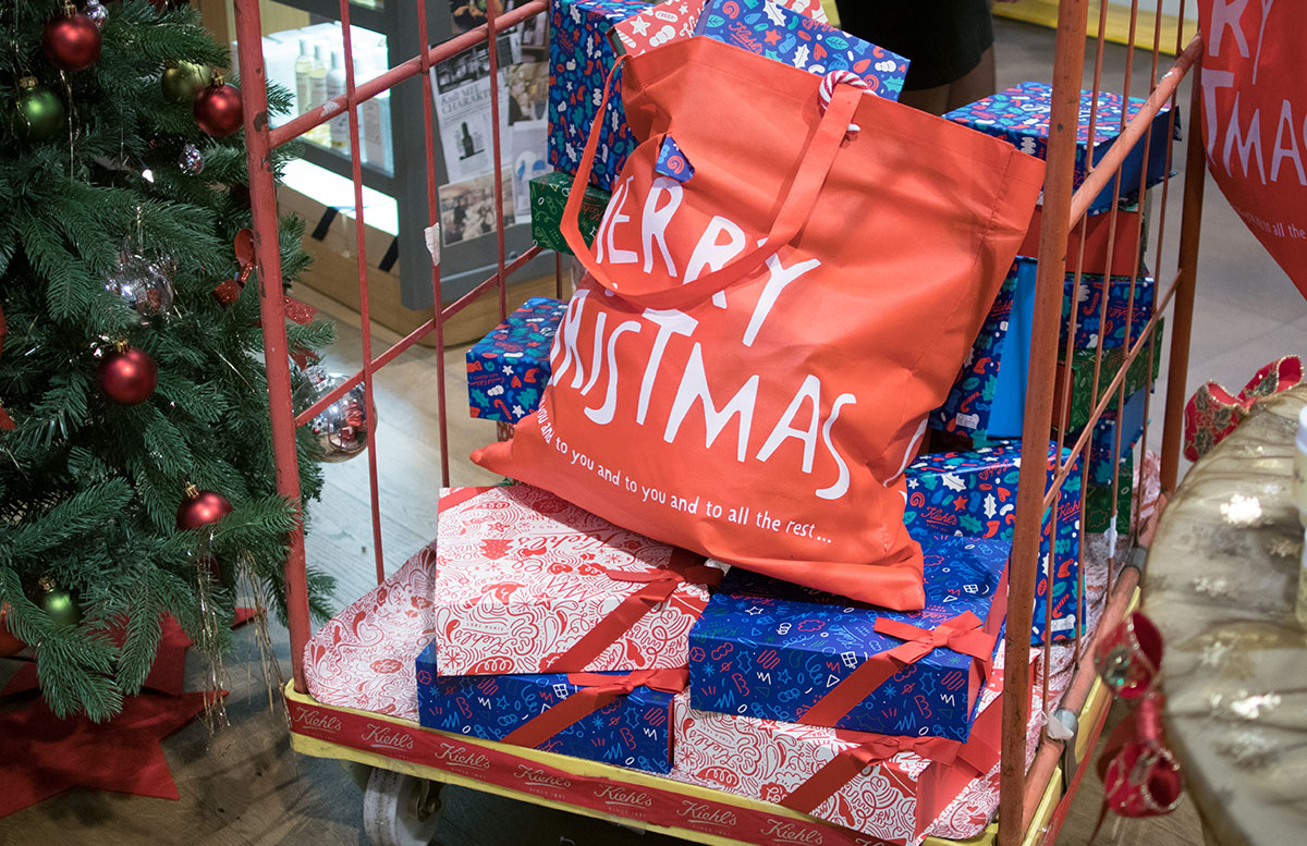 Friendsgiving mit Kiehl's - Geschenke richtig einpacken inhalt geschenke box verpackt päckchen