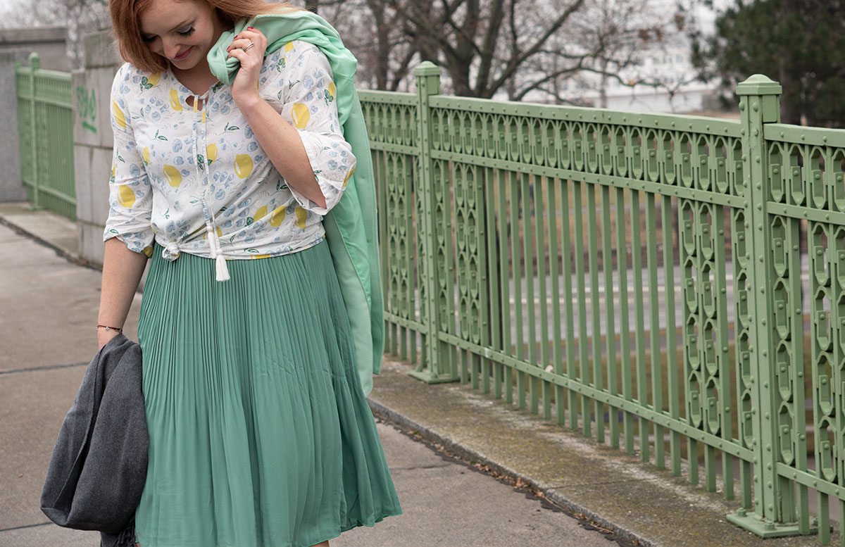 Frühlingslook-in-Mint-und-Abnehm-Tipps--faltenrock