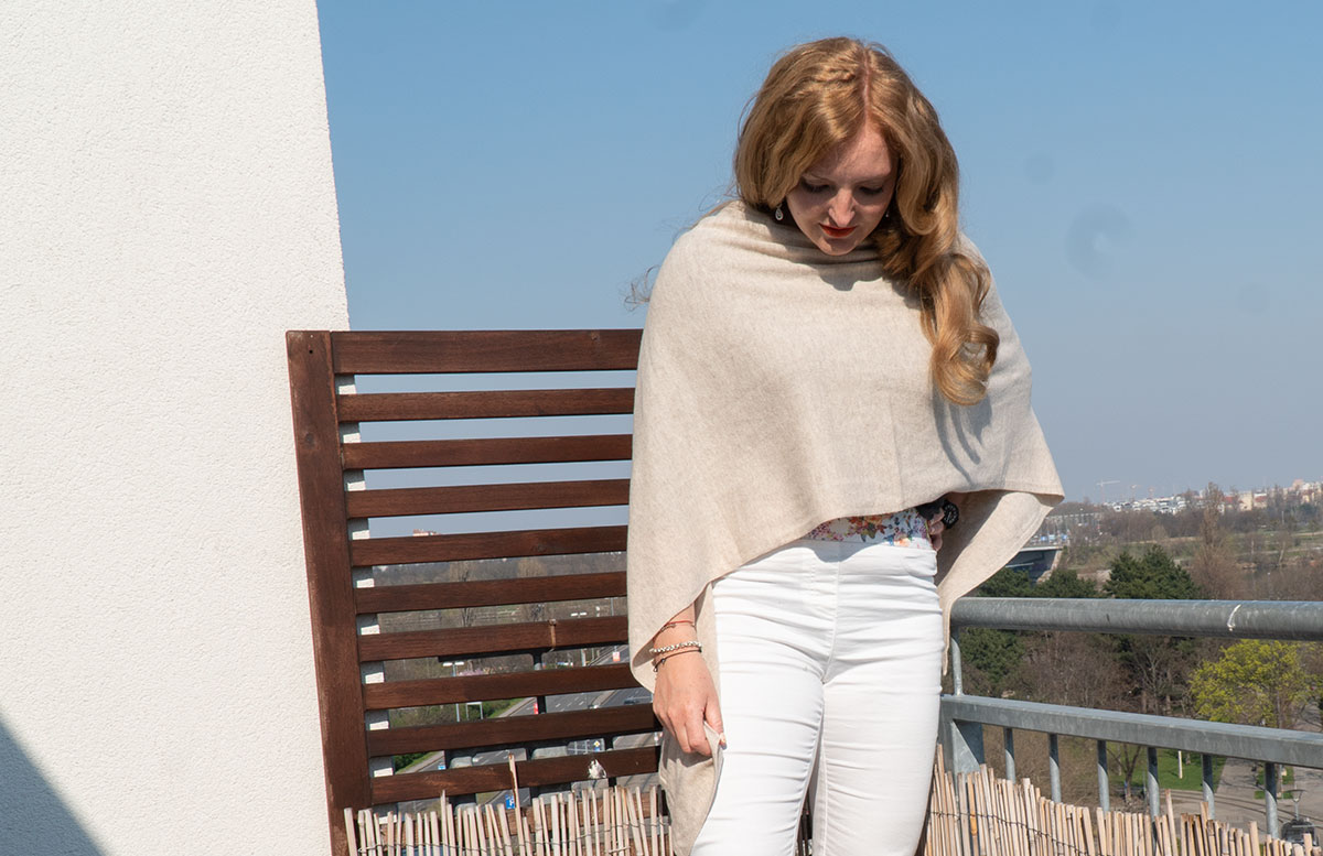 Frühlings-Trend-Accessoire-Cashmere-Poncho-outfit