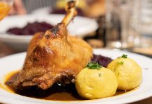 Ganslzeit bei Kolariks im Prater – Ganslessen in Bio-Qualität