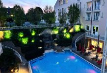 Golf- und Wellnesshotel MAXIMILIAN in Bad Griesbach Golf--und-Wellnesshotel-Maximilian-in-Bad-Griesbach-abendbeleuchtung