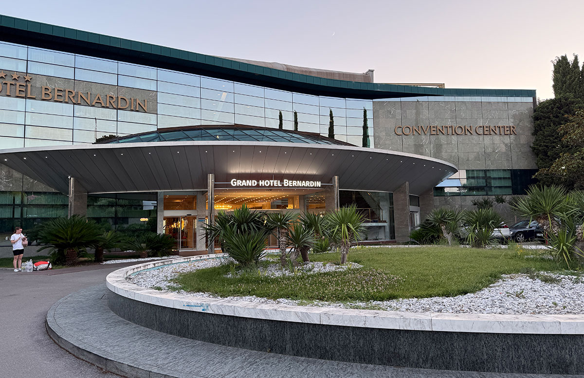 Grand-Hotel-Bernardin-in-Portoroz-hotel-von-vorne
