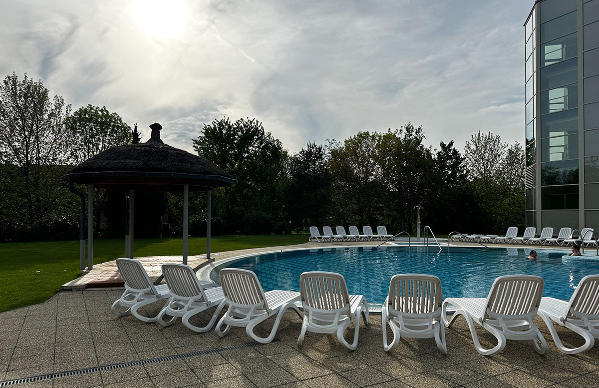 Greenfield-Hotel-Golf-und-Spa-und-Funcity-Bük-outdoor-pool