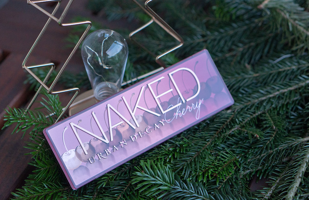 Großes-Urban-Decay-Blogger-Gewinnspiel-naked-cherry-vorne