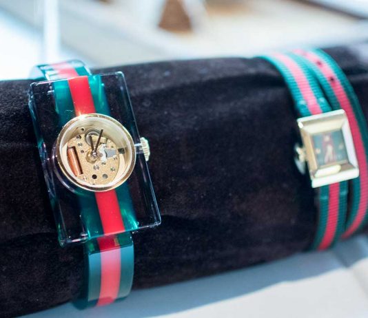 Gucci Schmuck Präsentation Herbst 2016 Gucci-Schmuck-Präsentation-Herbst-Winter-2016-grün-rot-grüne-Uhr