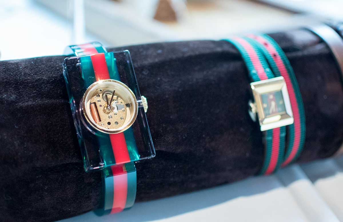Gucci-Schmuck-Präsentation-Herbst-Winter-2016-grün-rot-grüne-Uhr