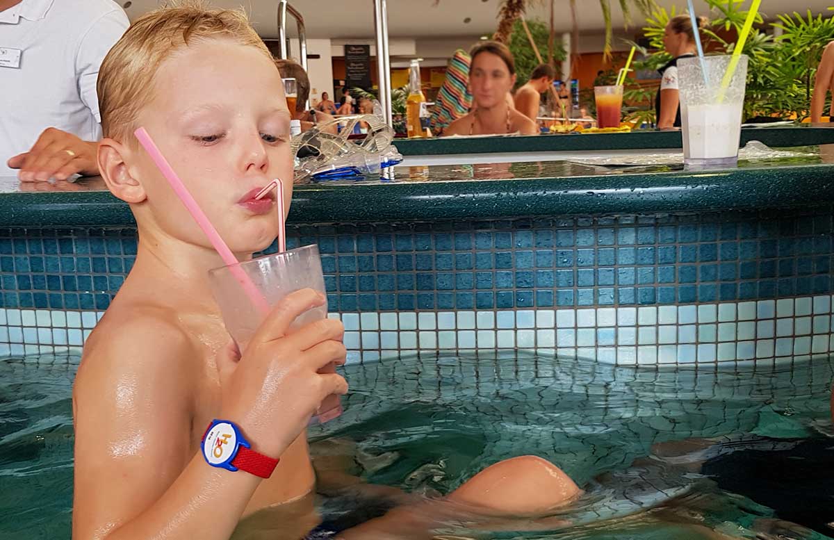 H2O-Hotel-Therme-Resort-und-Ausflug-zur-Pfauenfarm-Lindenhof-milkshakes-bei-der-bar
