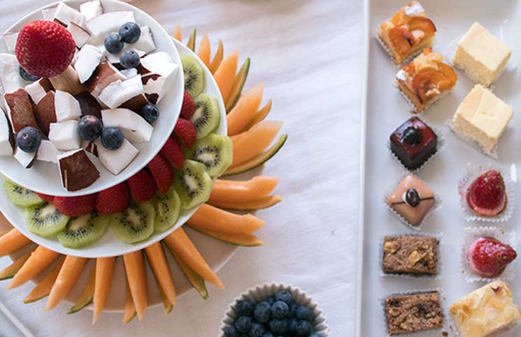 Havaianas-präsentation-brunch-obstteller-kuchen2
