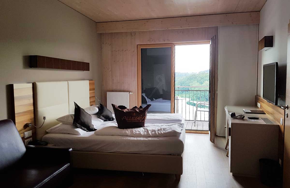 Hotel-Allegria-Resort-Stegersbach-by-Reiters-zimmer-bett