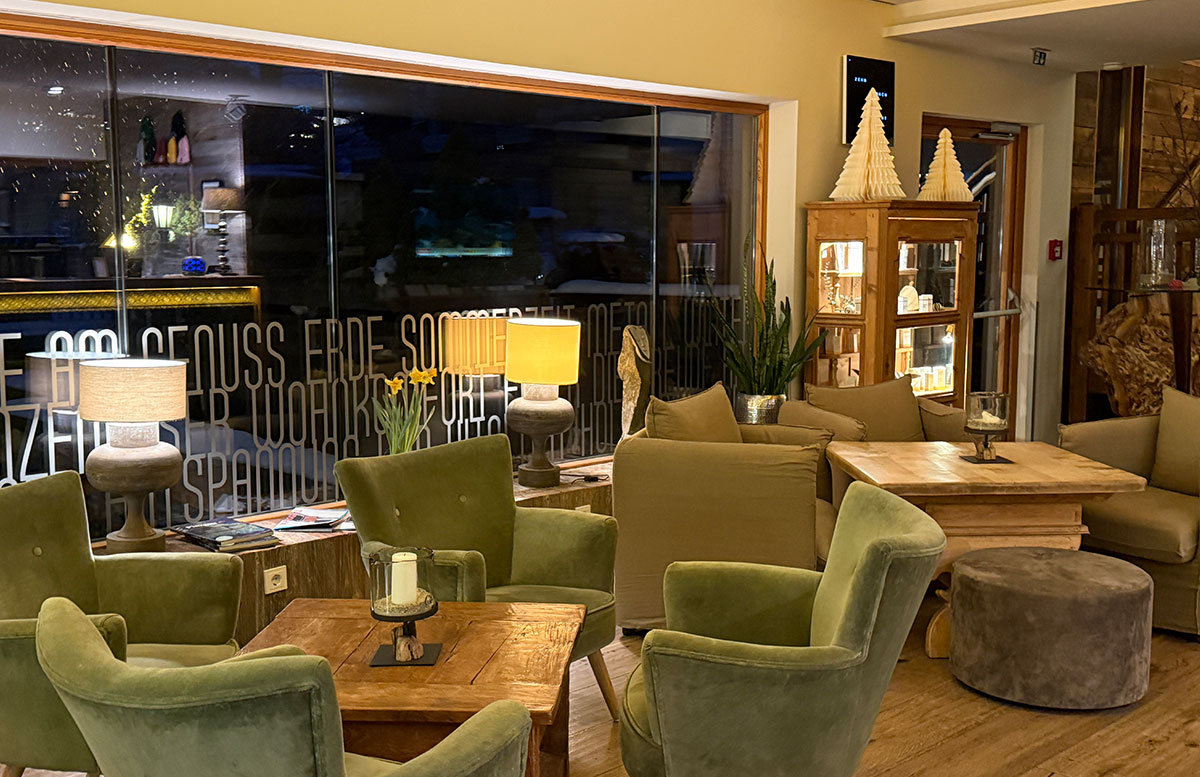 Hotel-Alpin-Juwel-in-Saalbach-Hinterglemm-empfang