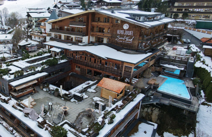 Hotel Alpin Juwel in Saalbach Hinterglemm Hotel-Alpin-Juwel-in-Saalbach-Hinterglemm-hotel-von-oben