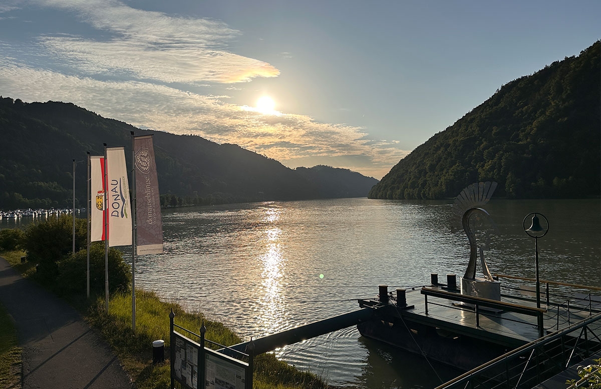 Hotel-Donauschlinge-bei-der-Schlögener-Schlinge-donau-steg
