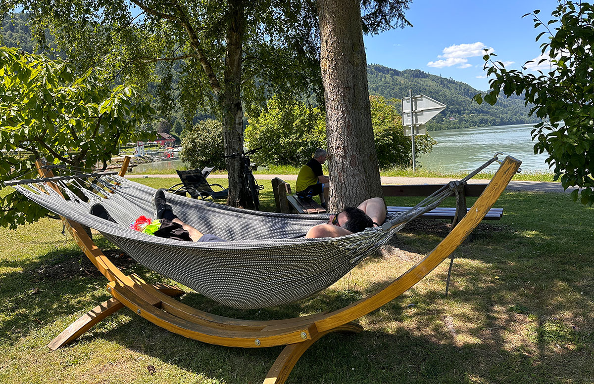 Hotel-Donauschlinge-bei-der-Schlögener-Schlinge-hängematte
