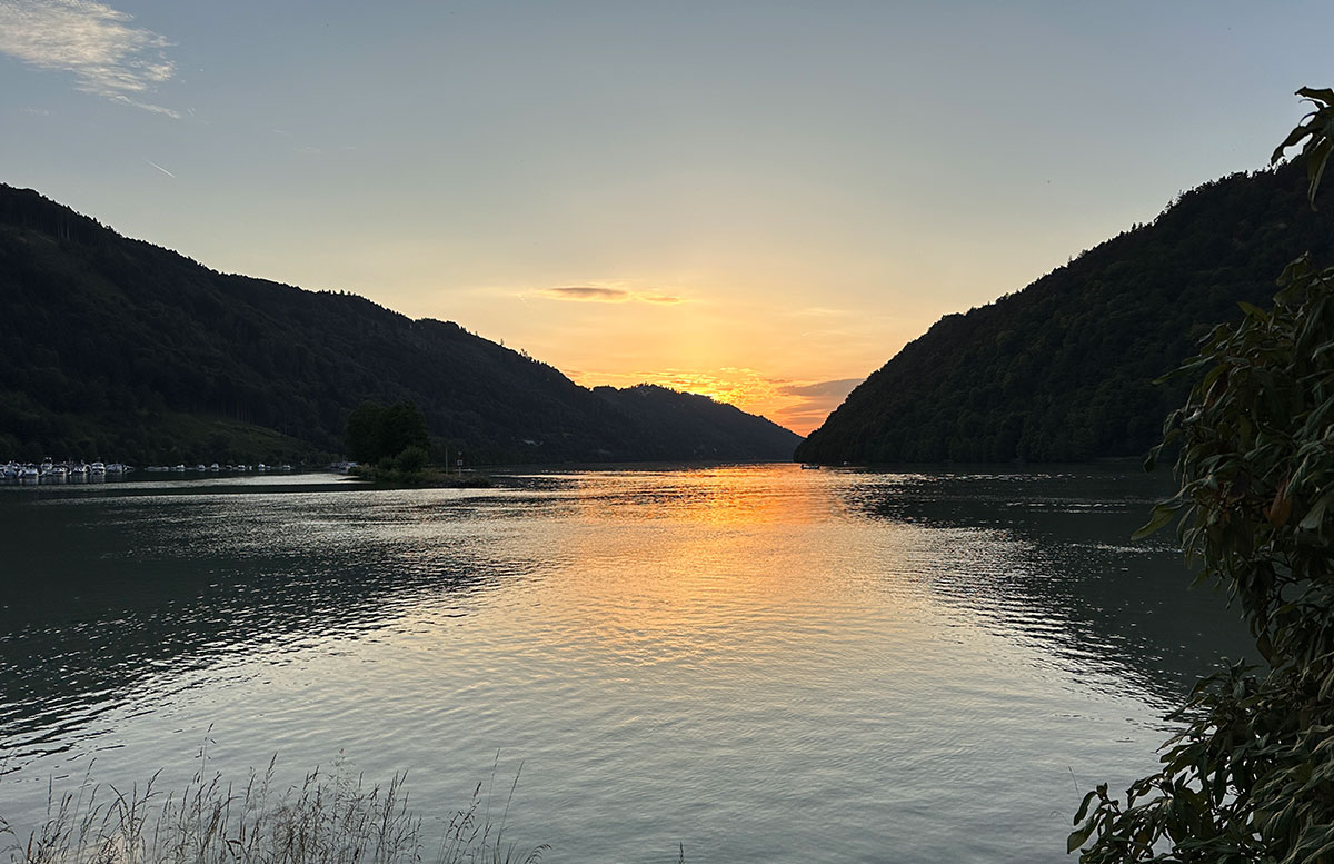 Hotel-Donauschlinge-bei-der-Schlögener-Schlinge-sonnenuntergang