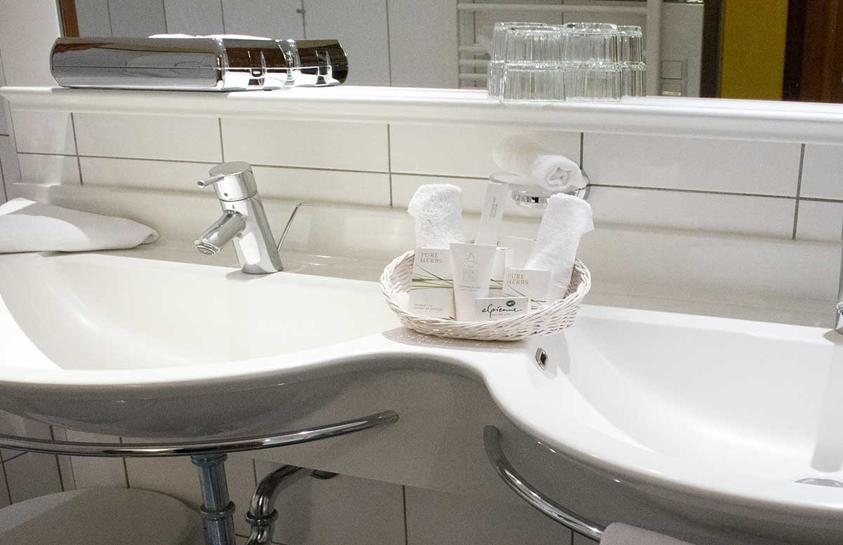 Hotel-Ebner's-Waldhof-am-See--badezimmer