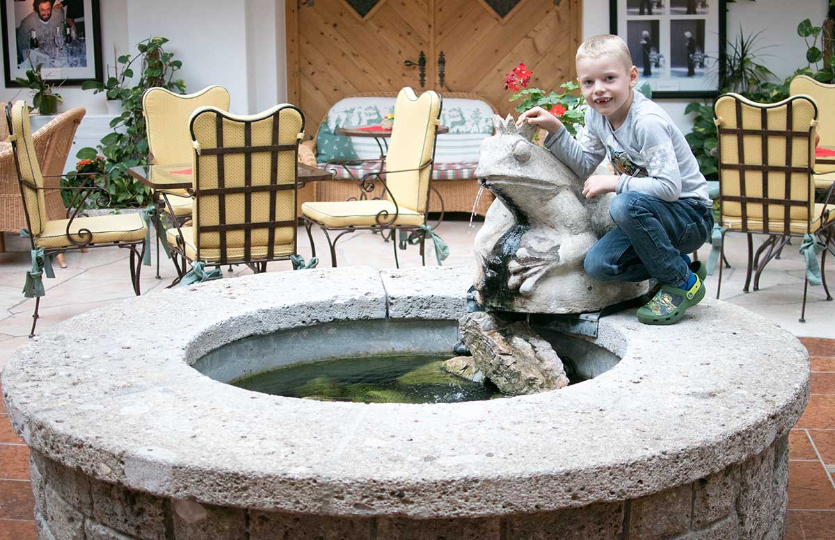 hotel-ebners-waldhof-am-see-froschbrunnen