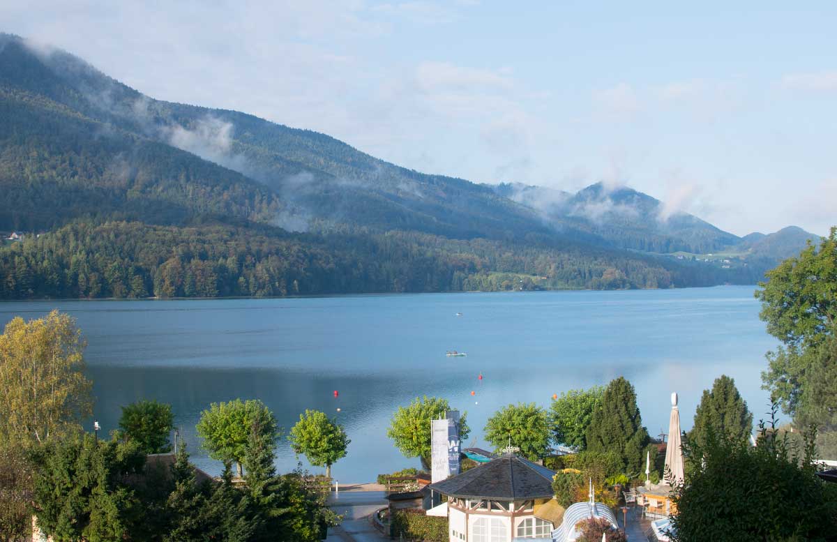 hotel-ebners-waldhof-am-see-fuschl-aussicht-schoener-tag