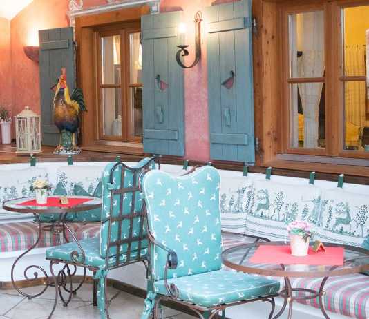 Hotel Ebner’s Waldhof am See Hotel-Ebner's-Waldhof-am-See-vor-dem-frühstücksraum-2