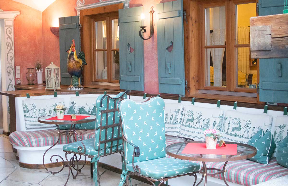 Hotel-Ebner's-Waldhof-am-See-vor-dem-frühstücksraum-2