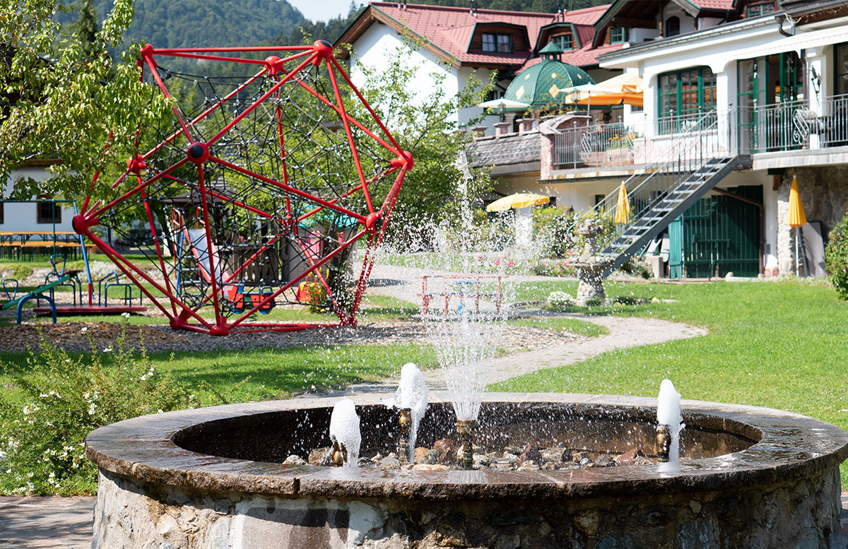 Hotel Gasteiger Jagdschlössl in St. Johann in Tirol zimmer-springbrunnen