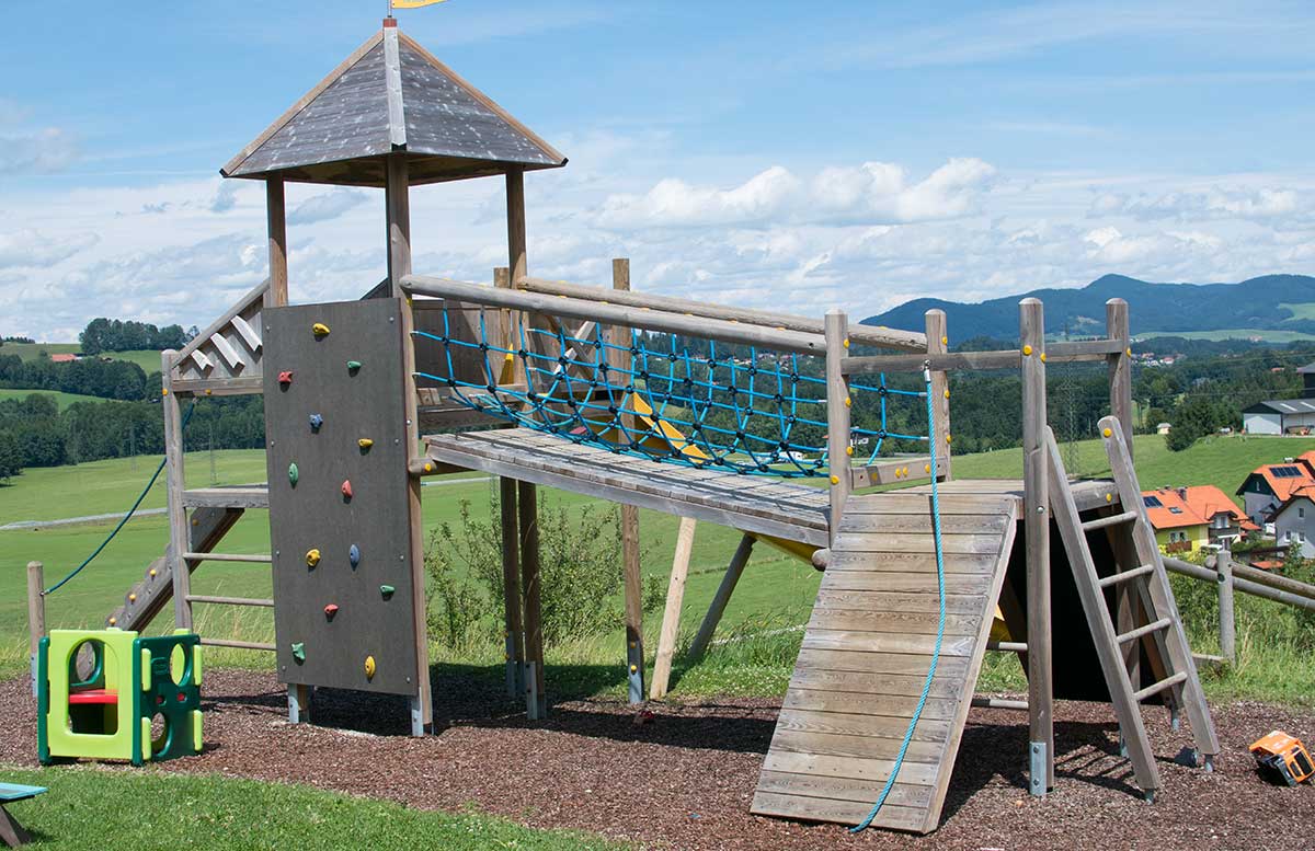 Hotel Gasthof Am Riedl in Koppl - der Riedlwirt spielplatz