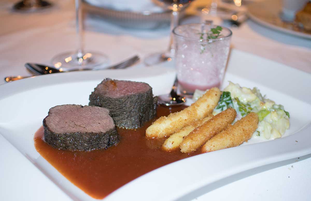 Hotel Gut Weissenhof in Radstadt abendessen hirsch mit kartoffennudeln Hotel Gut Weissenhof in Radstadt abendessen hirsch mit kartoffennudeln