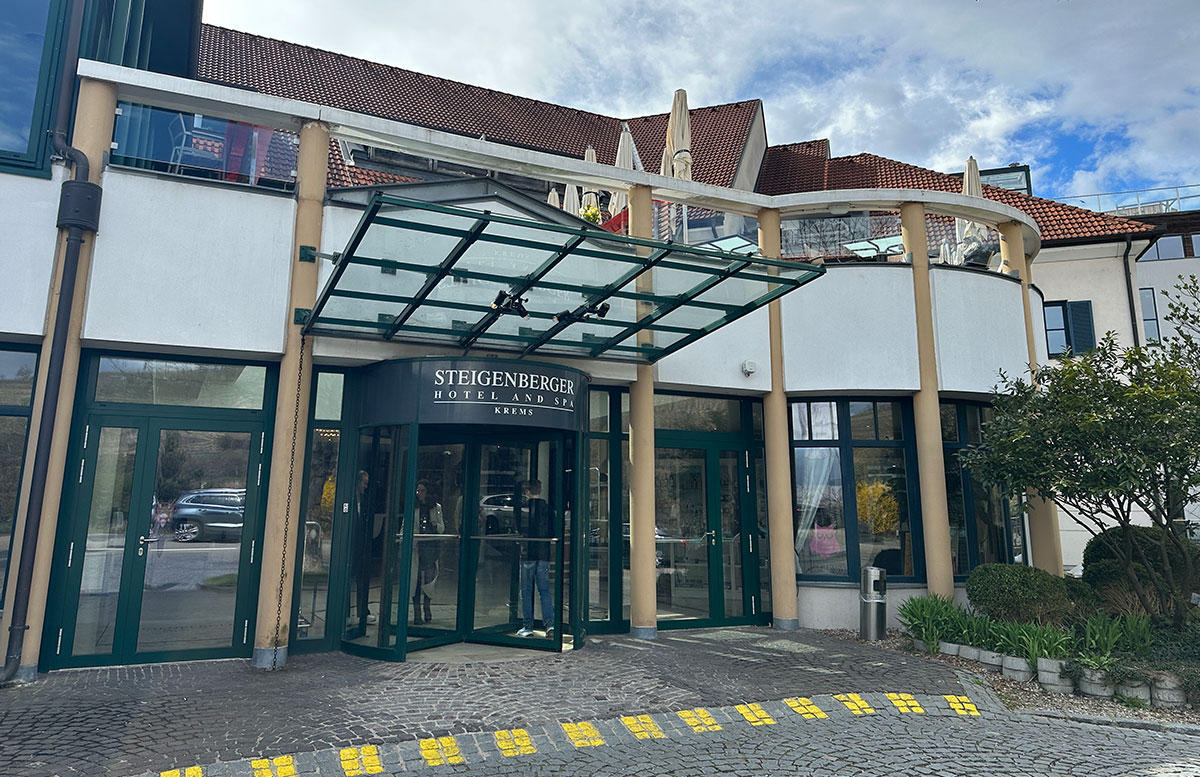 Hotel-und-Spa-Steigenberger-Krems-zur-Marillenblüte-eingang