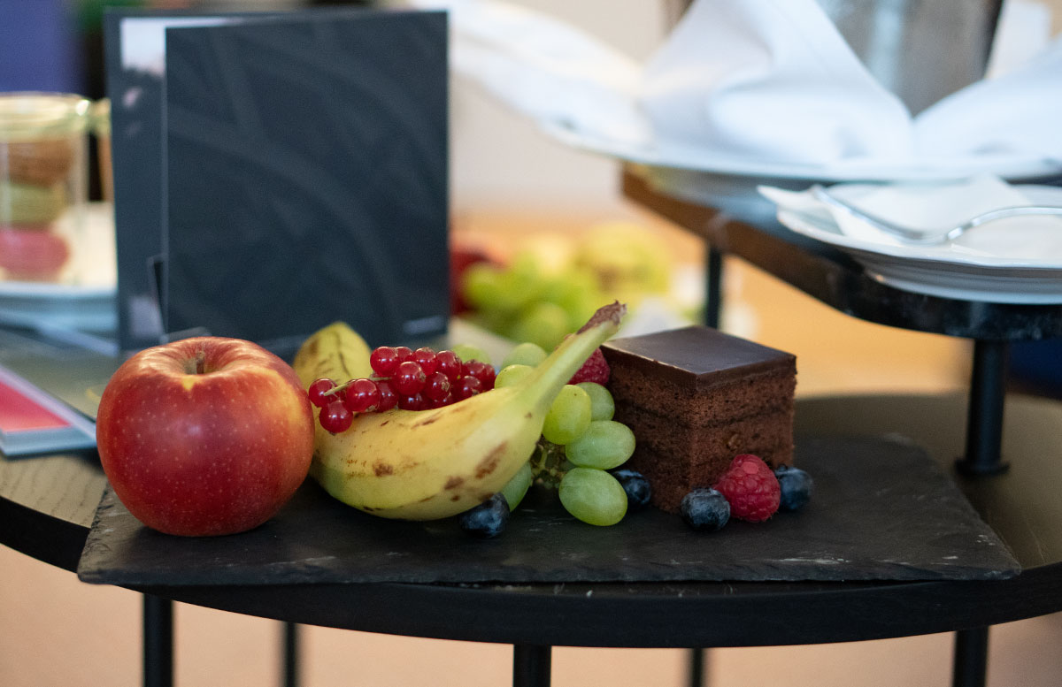 Hotel-und-Spa-Steigenberger-Krems-zur-Marillenblüte-obst-und-kuchen