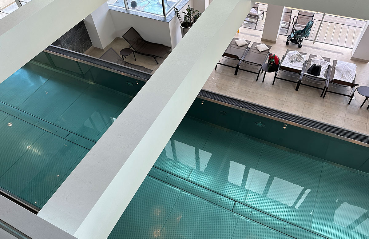 Hotel-und-Spa-Steigenberger-Krems-zur-Marillenblüte-pool-von-oben