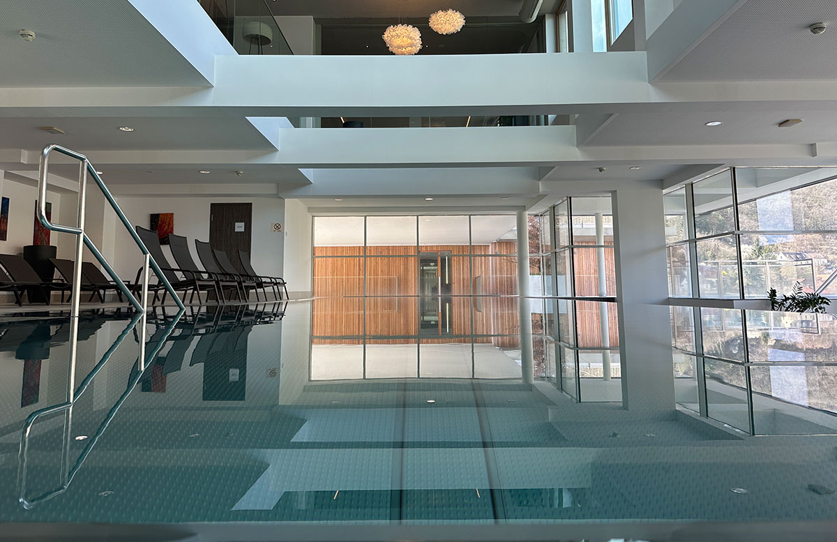 Hotel-und-Spa-Steigenberger-Krems-zur-Marillenblüte-pool-vorne