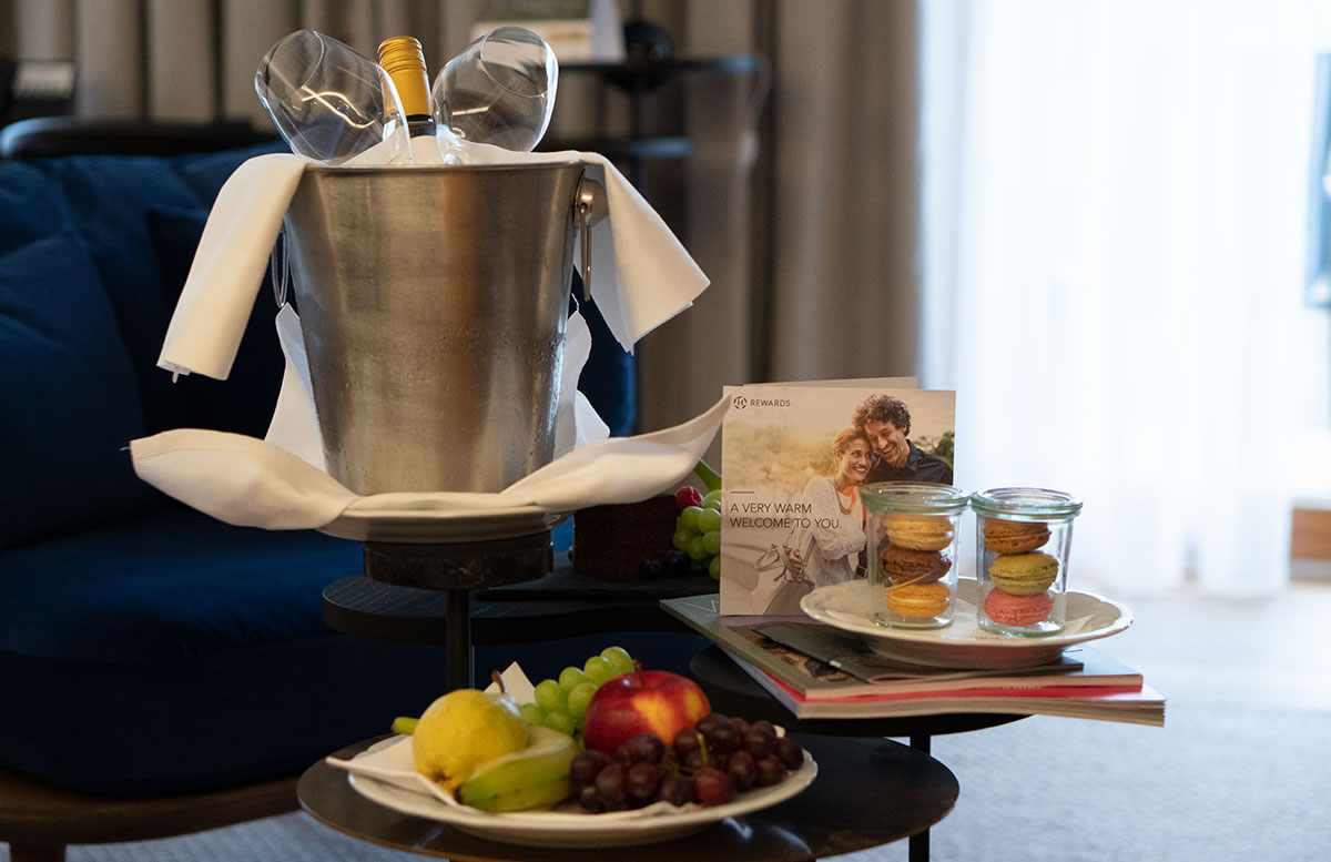 Hotel-und-Spa-Steigenberger-Krems-zur-Marillenblüte-sekt-zimmer