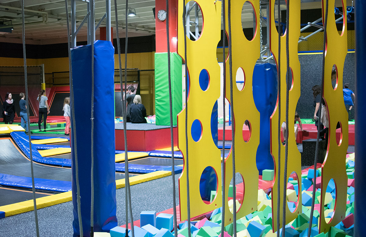 JumpMAXX Trampolinwelt mit Ninja-Parcours in Wien ninja parcours