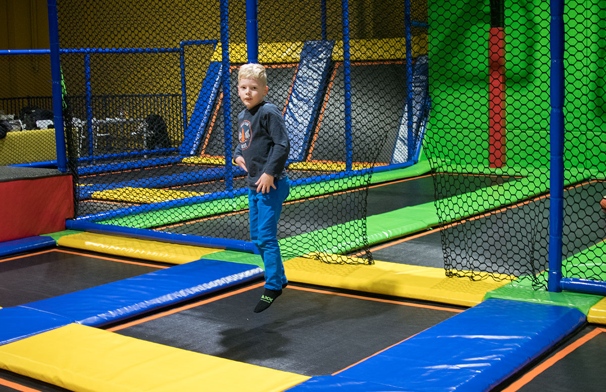 JumpMAXX Trampolinwelt mit Ninja-Parcours in Wien jumping