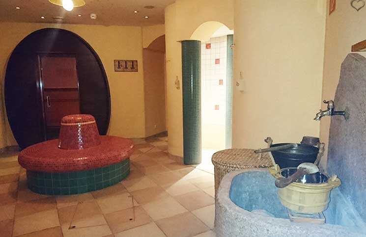 Kellergassenführung-im-Weinviertel-hotel-veltlin-wellnessbereich