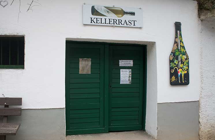 Kellergassenführung-im-Weinviertel-kellerrast