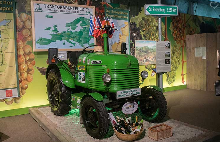 Kellergassenführung-im-Weinviertel-traktorabenteuer-st-petersburg