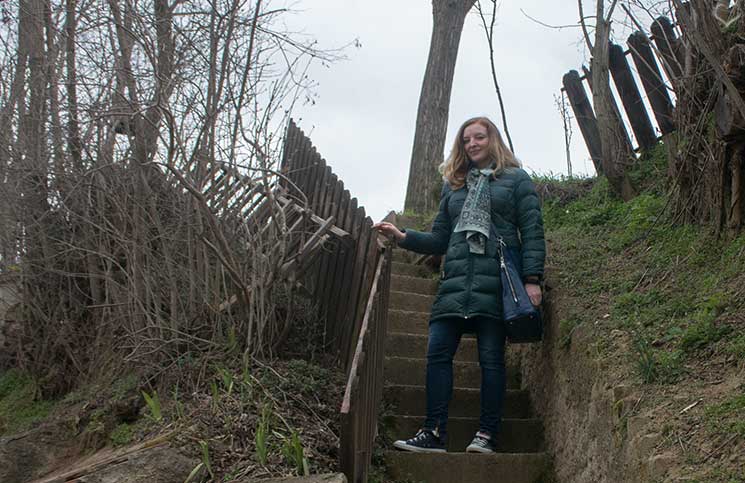 Kellergassenführung-im-Weinviertel-treppenaufstieg