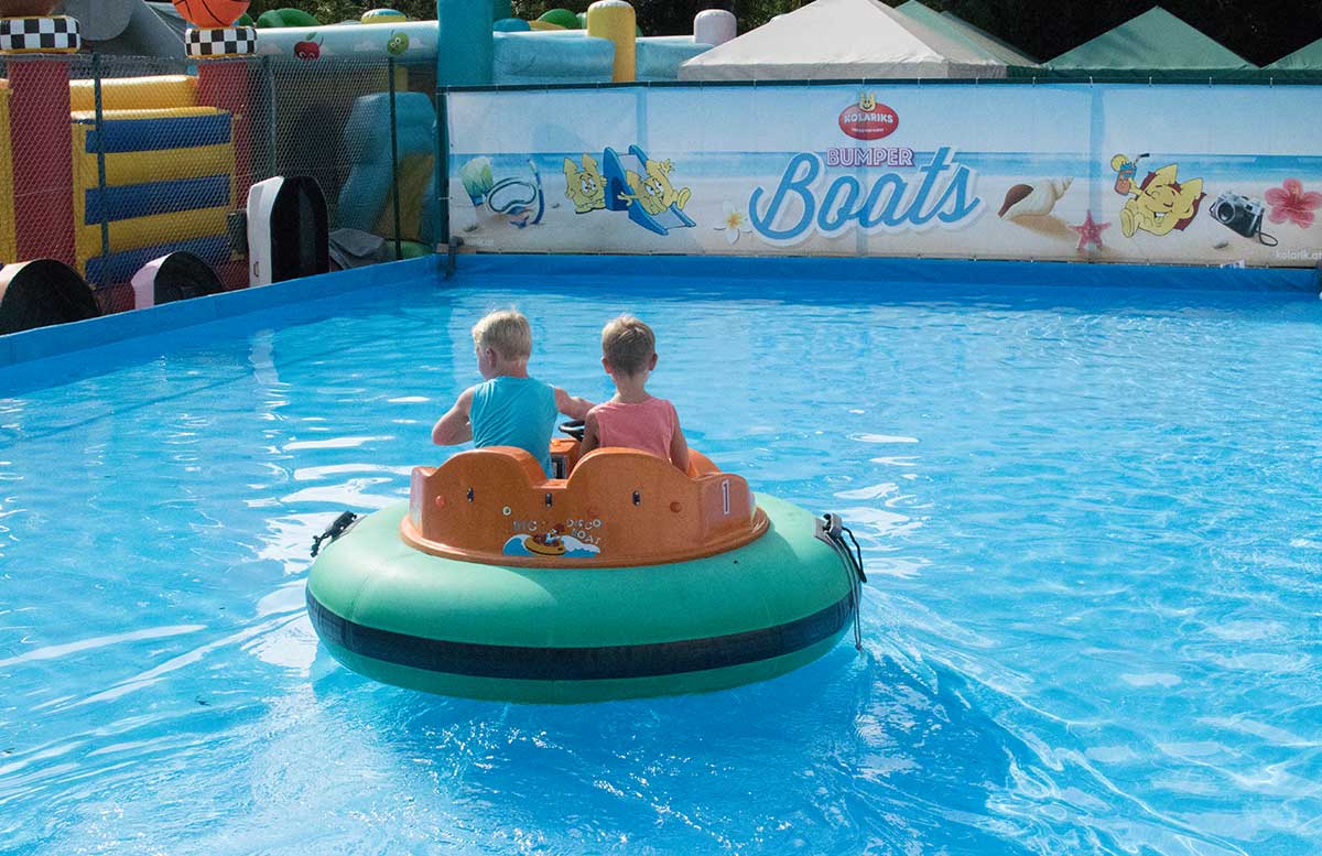Kindergeburtstag in der Kolariks Luftburg Praterfee lufti boats fahrt