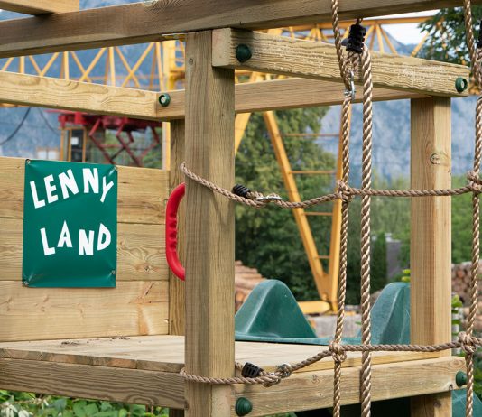 Kletterturm mit Rutsche und Schaukel von Wickey Kletterturm-mit-Rutsche-und-Schaukel-von-Wickey-lenny-land-detail