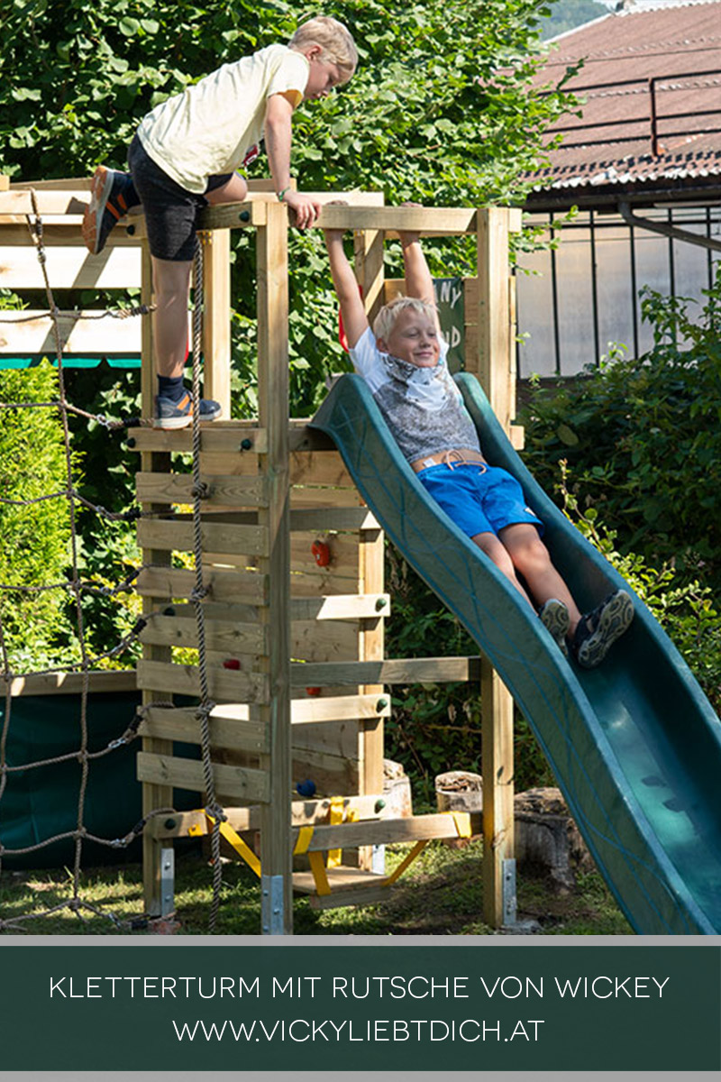 Kletterturm-mit-Rutsche-und-Schaukel-von-Wickey-pinterest