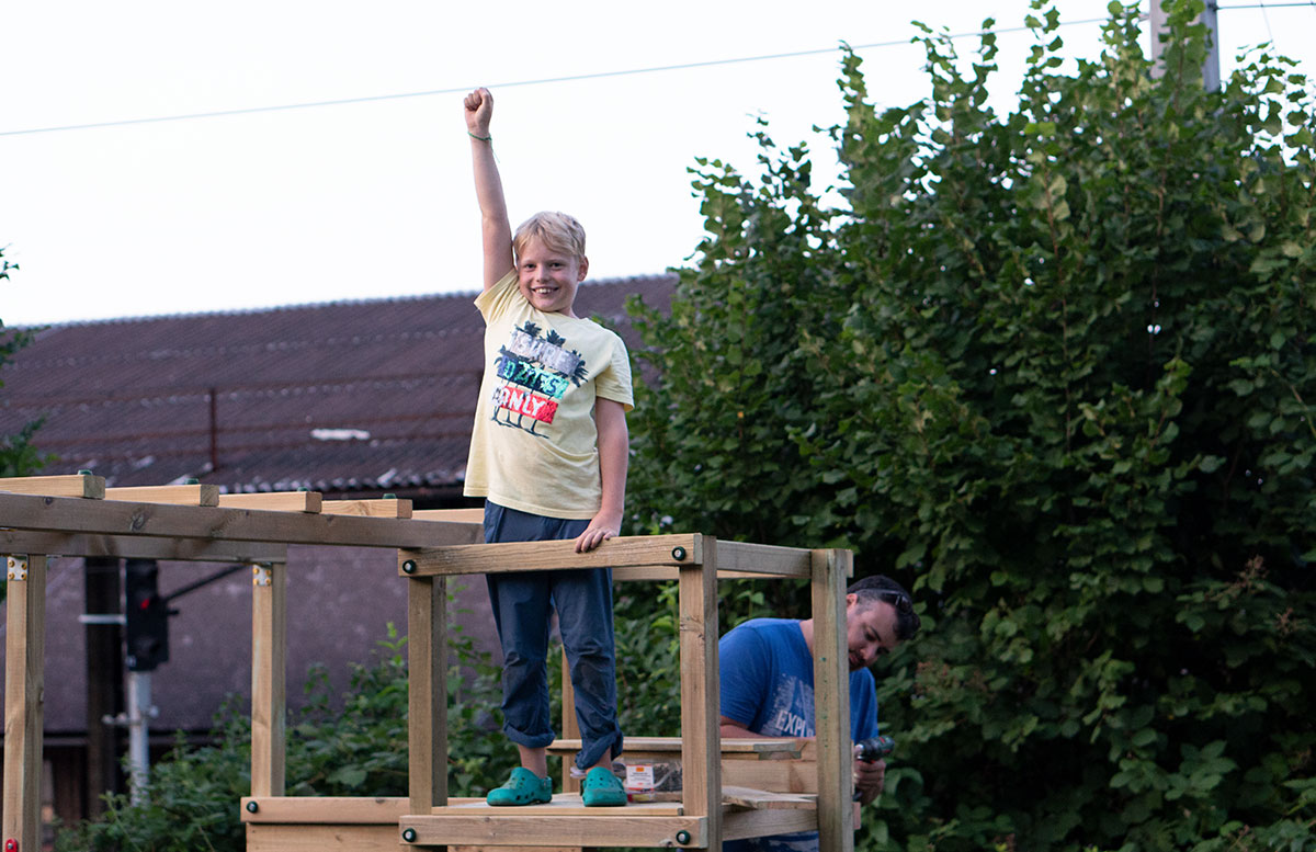 Kletterturm-mit-Rutsche-und-Schaukel-von-Wickey-willkommen-im-lenny-land-der-held