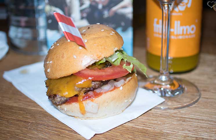 LeBurger-Eröffnung-in-der-Mariahilferstraße-cheeseburger